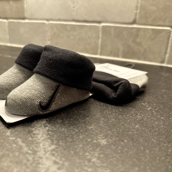 Nike newborn hat/sock set - Picture 2 of 3